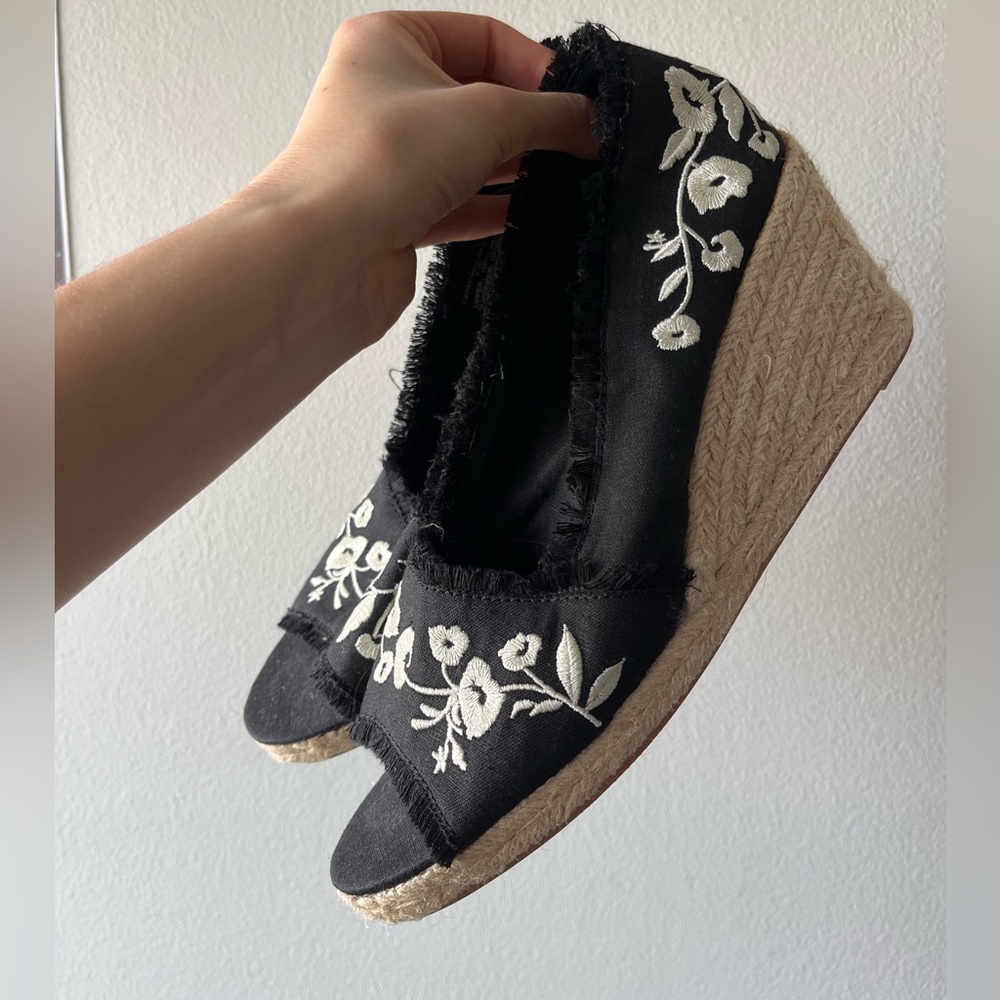Ralph Lauren Carmondy espadrille wedge sandals with white floral embroidery 8.5